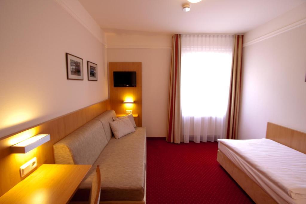 Hotel Jacobsberg Ошерслебен Номер фото
