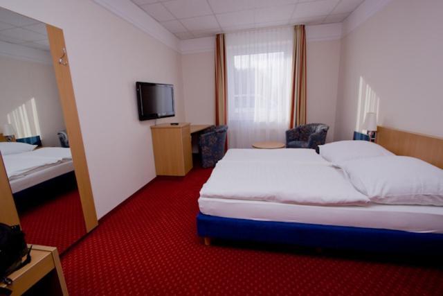 Hotel Jacobsberg Ошерслебен Номер фото